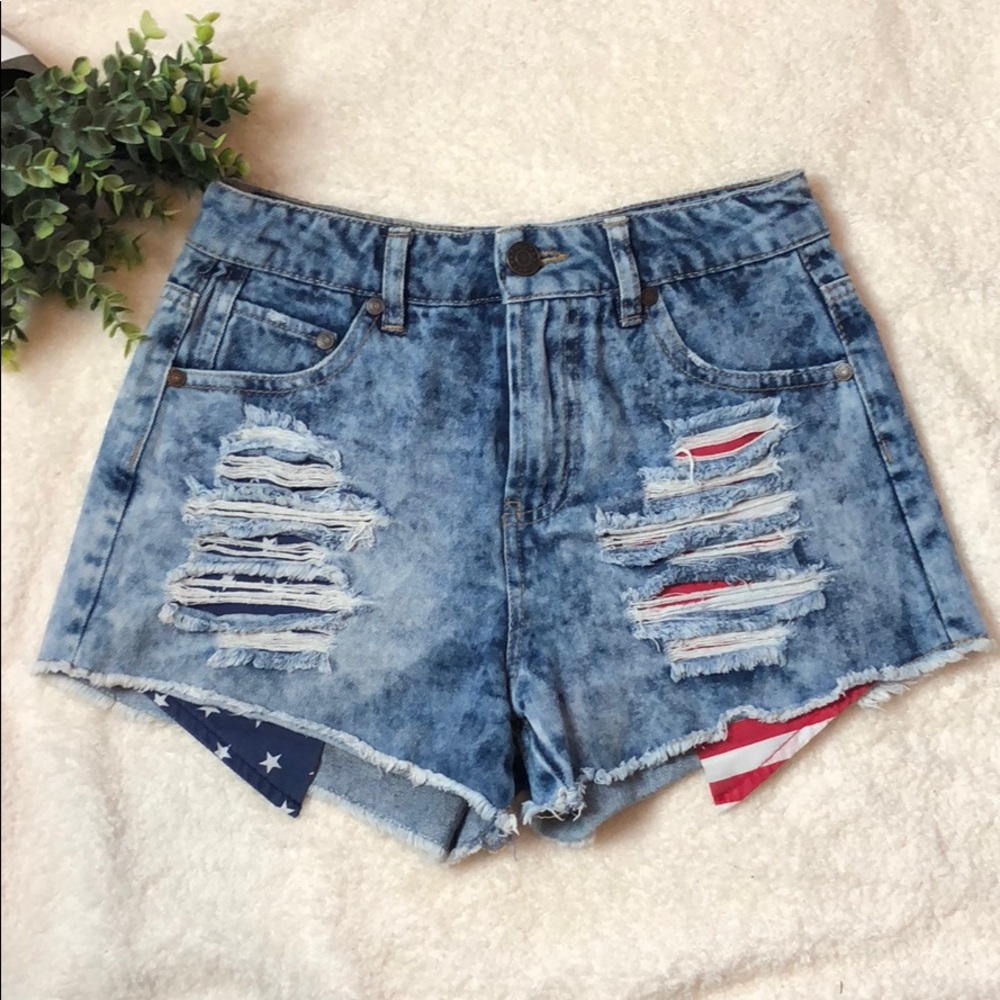 Refuge Jr. Sz 0 Distressed Shorts w/ American Flag